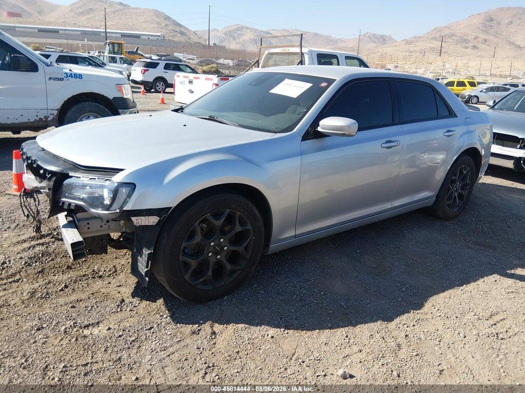 2C3CCAGGXKH733365 2019 CHRYSLER 300 photo no. 2