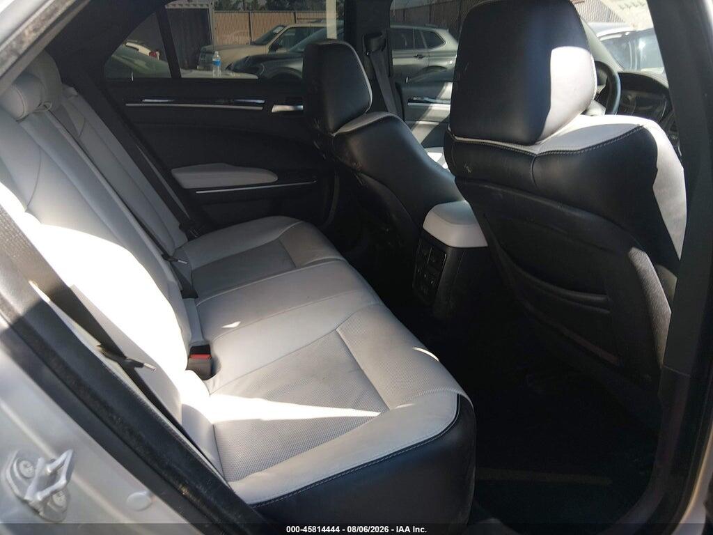 2C3CCAGGXKH733365 2019 CHRYSLER 300 photo no. 8
