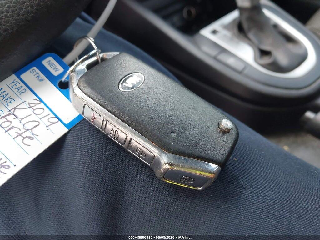 3KPF24AD3KE013770 2019 KIA FORTE photo no. 11