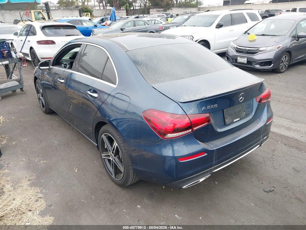 WDD3G4EB4KW020672 2019 MERCEDES-BENZ A 220 photo no. 3