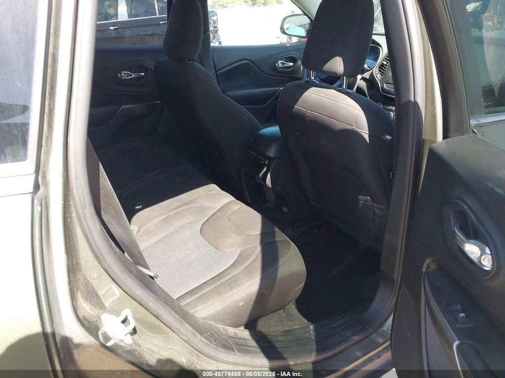 1C4PJLCB3KD370638 2019 JEEP CHEROKEE photo no. 8
