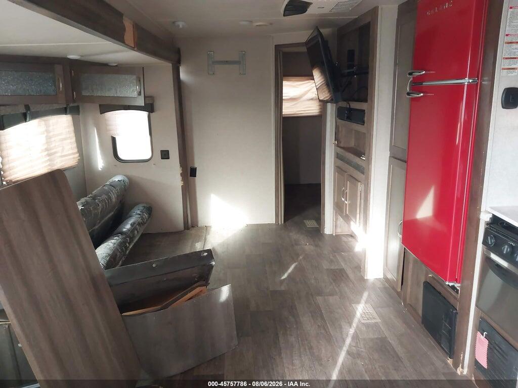 4X4TPUG20KP074112 2019 FOREST RIVER PUMA 31BHQB photo no. 8