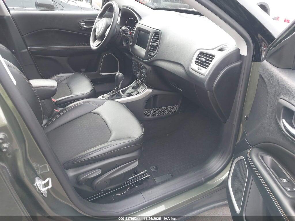 3C4NJDBB8KT740894 2019 JEEP COMPASS photo no. 5