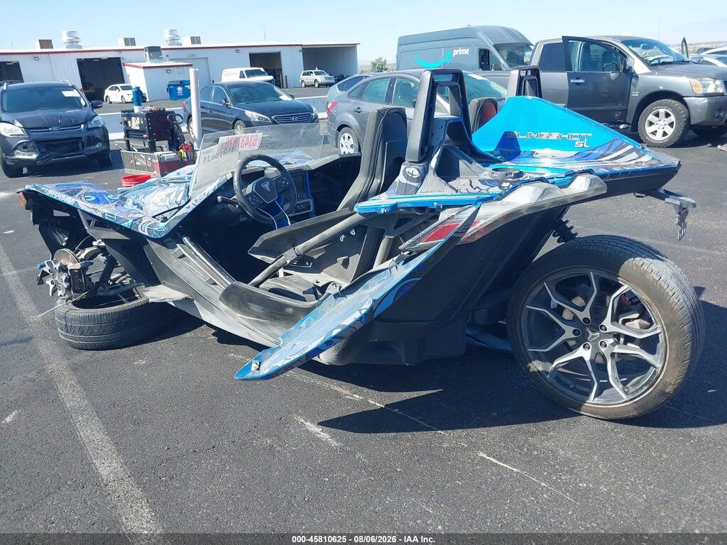 57XAAPHD1L8136961 2020 POLARIS SLINGSHOT photo no. 3
