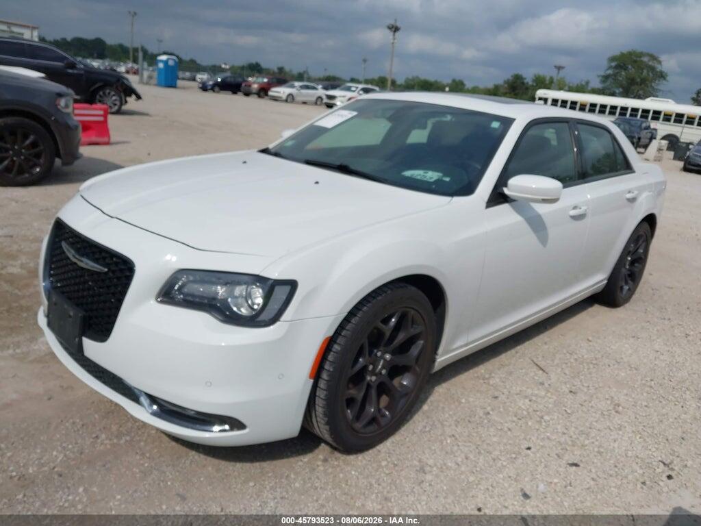 2C3CCABG8LH217398 2020 CHRYSLER 300 photo no. 2