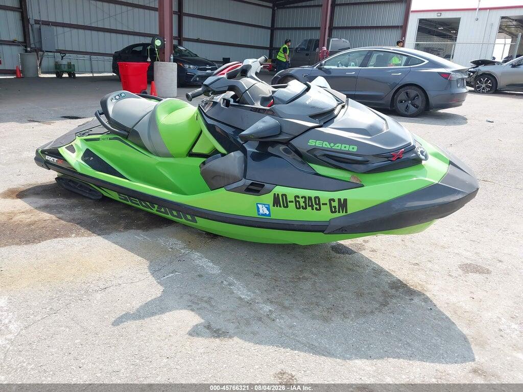 2020 SEADOO RXT-X 300 00000YDV44145B020