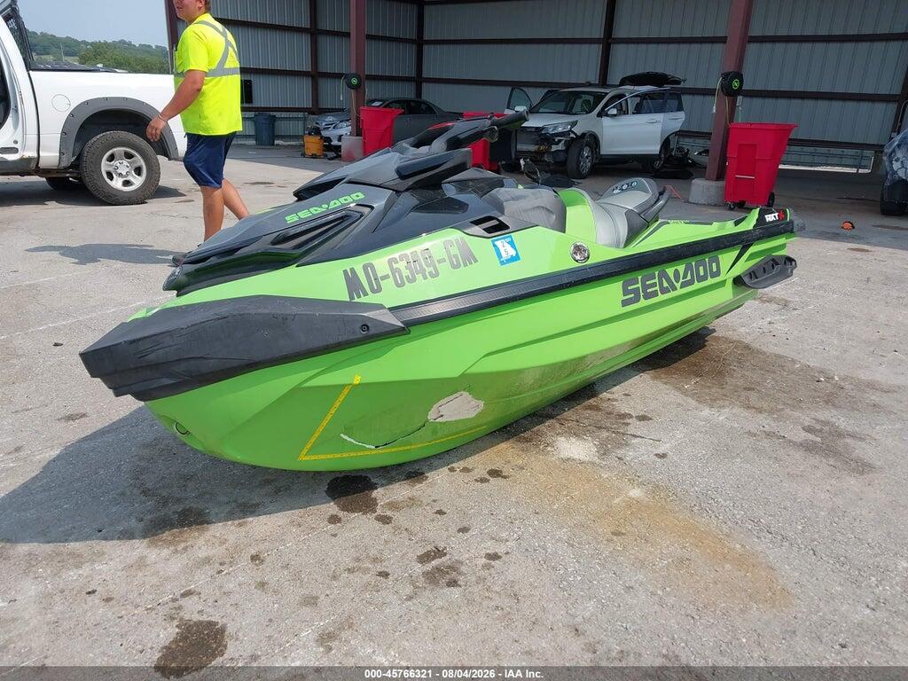 00000YDV44145B020 2020 SEADOO RXT-X 300 photo no. 2