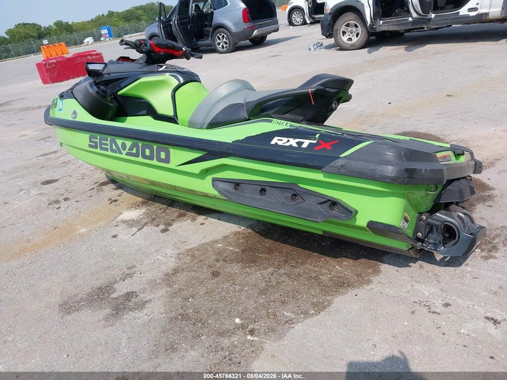 00000YDV44145B020 2020 SEADOO RXT-X 300 photo no. 3