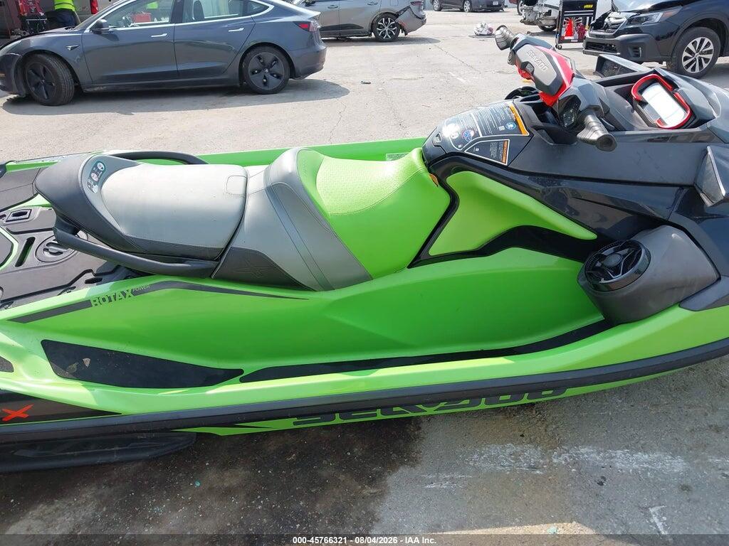 00000YDV44145B020 2020 SEADOO RXT-X 300 photo no. 5