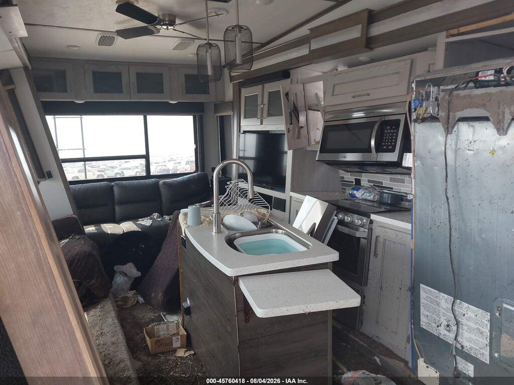 4YDF29528LA741186 2020 KEYSTONE RV MONTANA photo no. 8