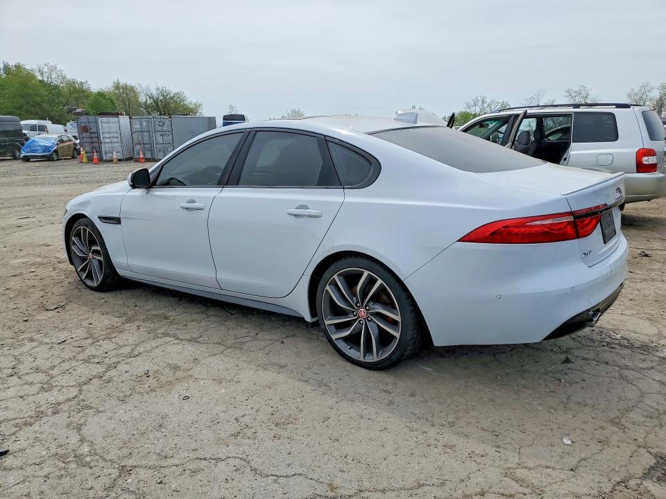 2016 JAGUAR XF S — Фото 2 из 12
