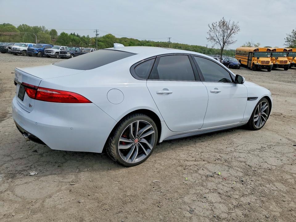 2016 JAGUAR XF S — Фото 3 из 12