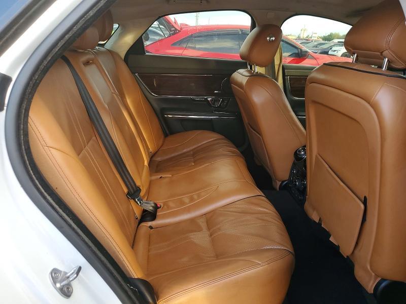 2016 JAGUAR XJ — Фото 10 из 12