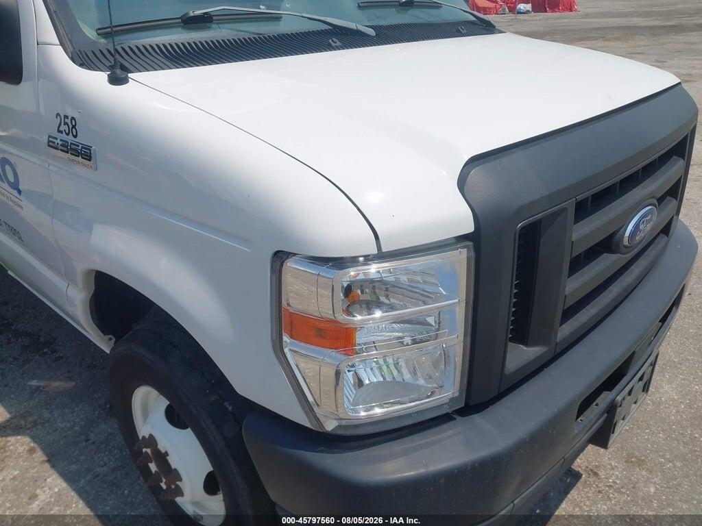 1FDWE3FN4NDC15652 2022 FORD E-350 CUTAWAY photo no. 2