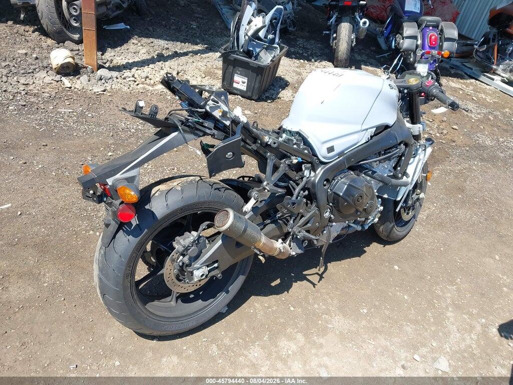 JS1DM11B9N7100019 2022 SUZUKI GSX-R1000 photo no. 4