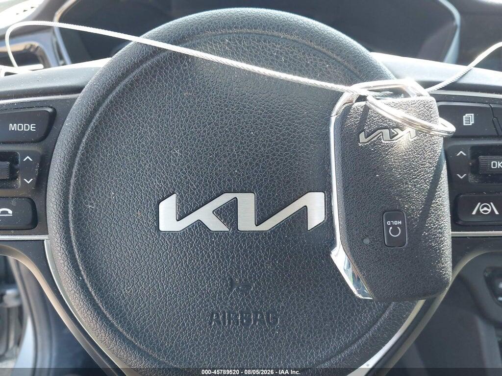 KNDCC3LCXN5546424 2022 KIA NIRO photo no. 11