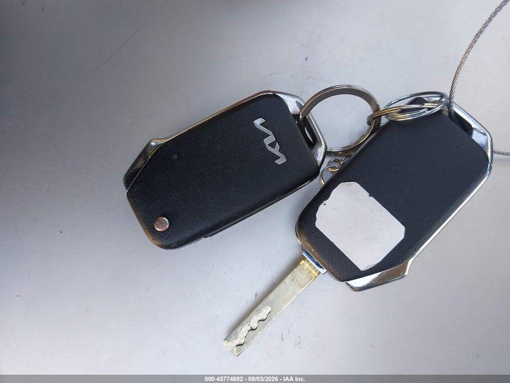 KNDCB3LC7N5518681 2022 KIA NIRO photo no. 11