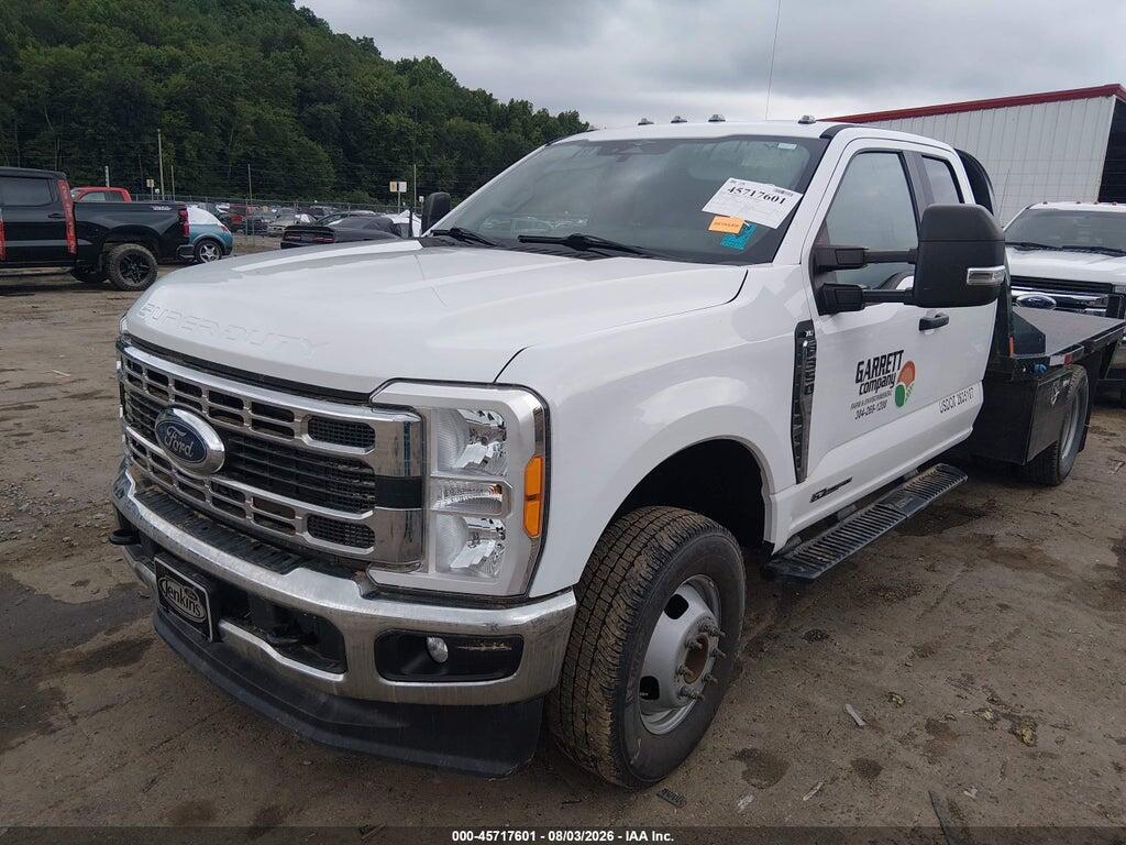 1FD8X3HT5PEC64015 2023 FORD F-350 CHASSIS photo no. 2