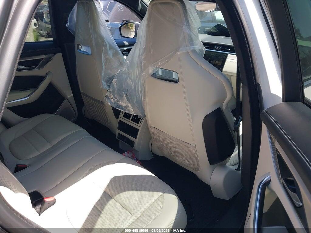 SADCT2EX1RA730002 2024 JAGUAR F-PACE photo no. 8