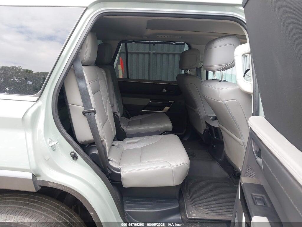 7SVAAABA1RX033886 2024 TOYOTA SEQUOIA photo no. 8