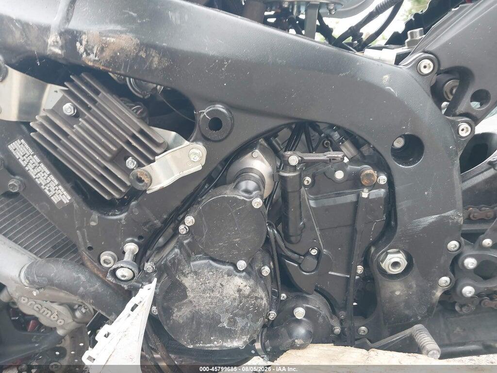 JS1GN7FA2S7101697 2025 SUZUKI GSX-R600 photo no. 9