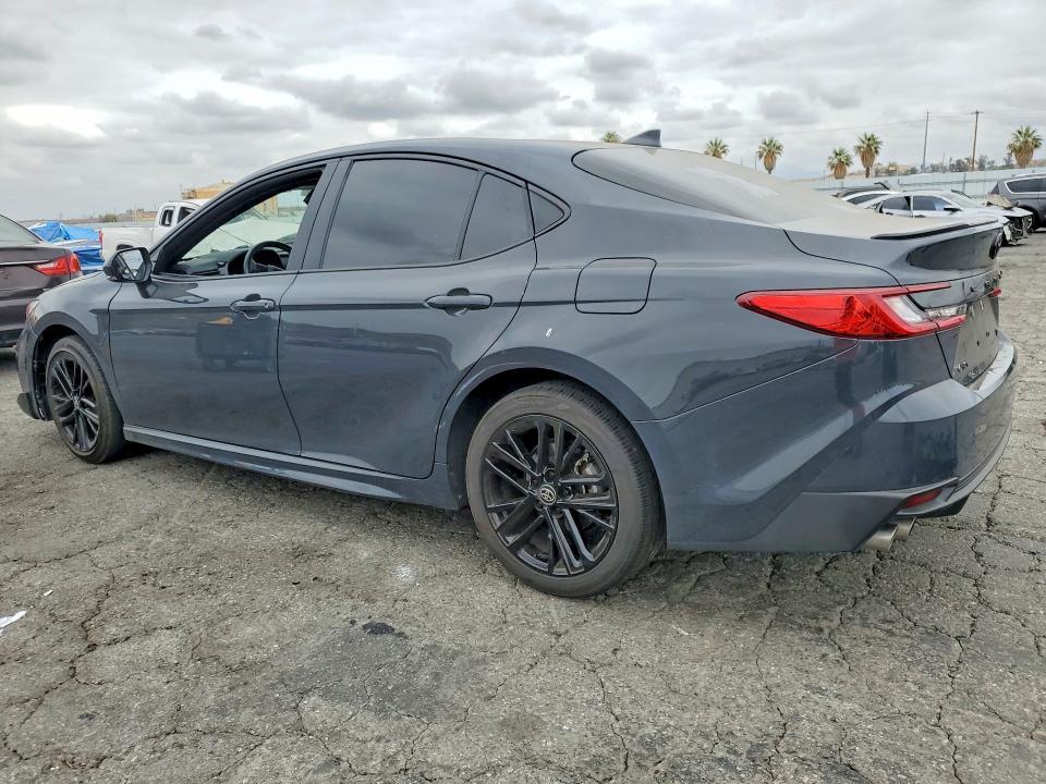 2025 TOYOTA CAMRY SE — Фото 2 из 12