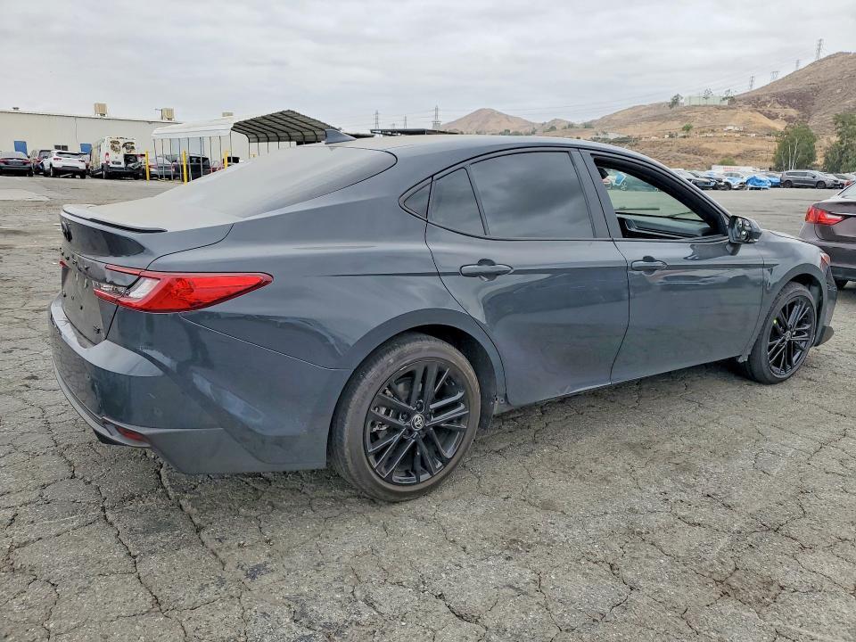 2025 TOYOTA CAMRY SE — Фото 3 из 12