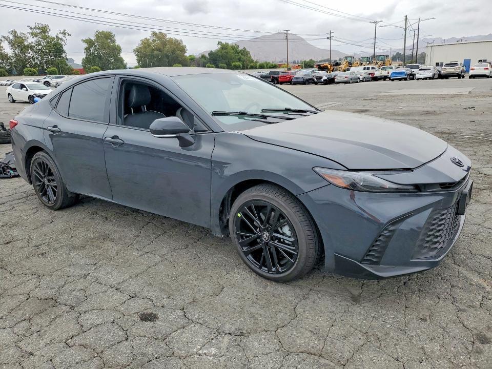 2025 TOYOTA CAMRY SE — Фото 4 из 12