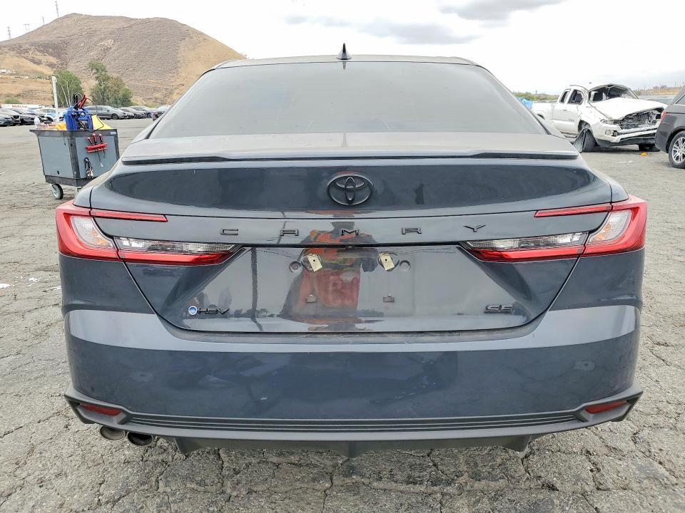 2025 TOYOTA CAMRY SE — Фото 6 из 12