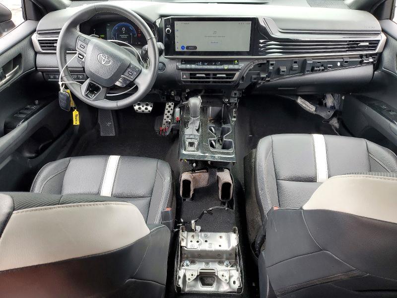 2025 TOYOTA CAMRY SE — Фото 8 из 12
