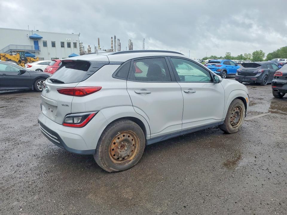 2023 HYUNDAI KONA SE — Фото 3 из 12