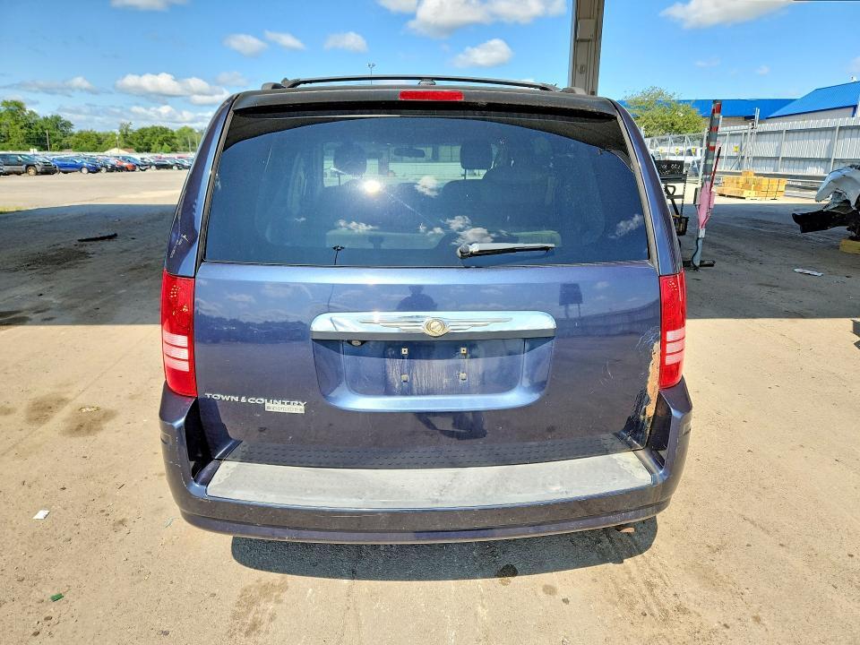 2009 CHRYSLER TOWN & COUNTRY TOURING — Фото 6 из 13