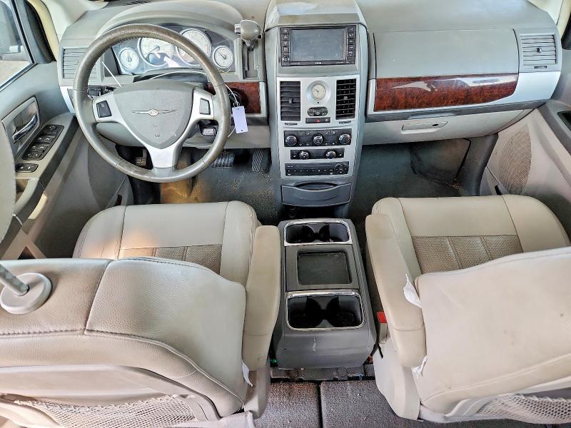2009 CHRYSLER TOWN & COUNTRY TOURING — Фото 8 из 13