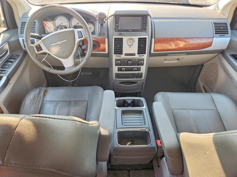 2008 CHRYSLER TOWN & COUNTRY TOURING — Фото 8 из 13