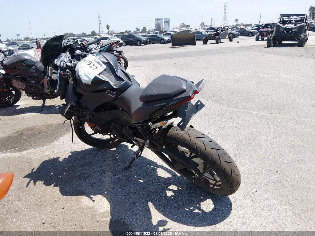 ML5EZGG19TDA79977 2026 KAWK MOTORCYCLE photo no. 3