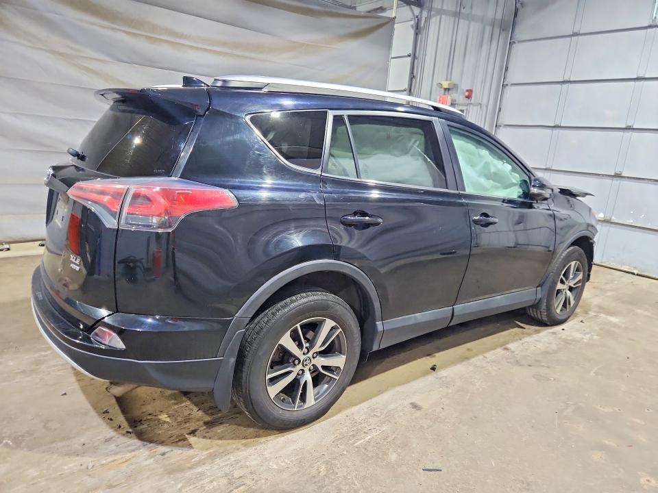 2016 TOYOTA RAV4 XLE — Фото 3 из 13