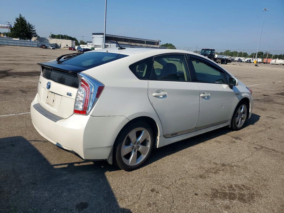 JTDKN3DU8F0441988 2015 TOYOTA PRIUS photo no. 3