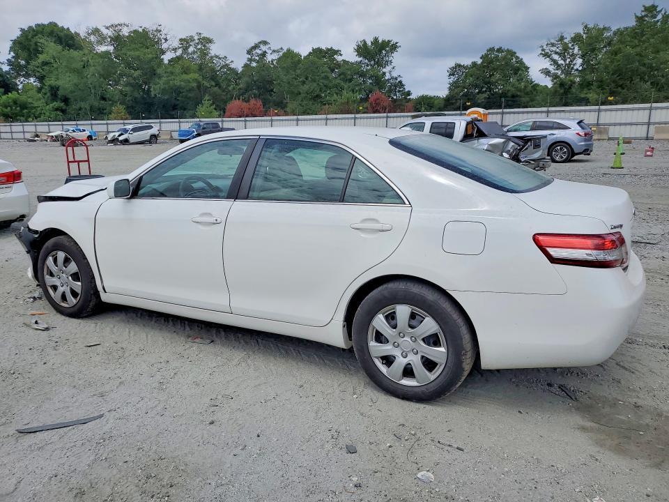 2010 TOYOTA CAMRY LE — Фото 2 из 12