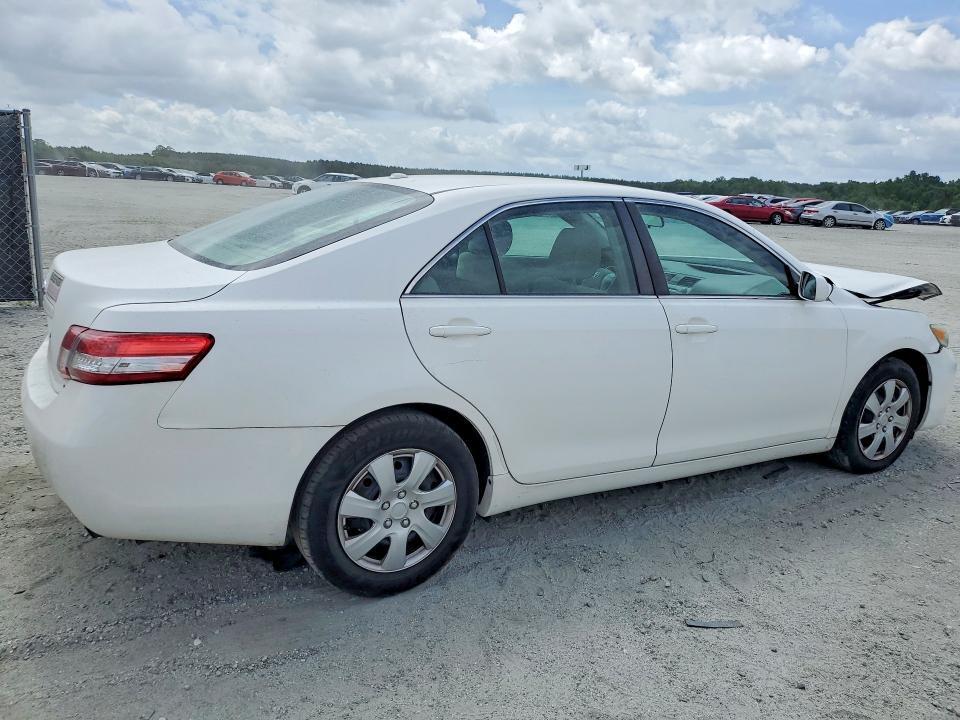 2010 TOYOTA CAMRY LE — Фото 3 из 12