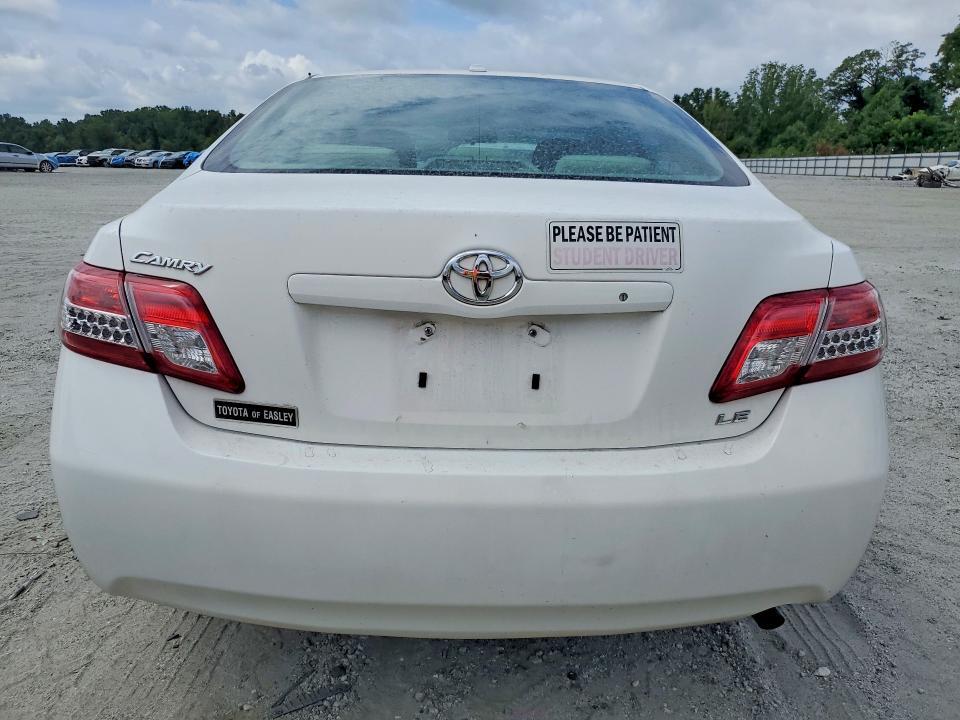 2010 TOYOTA CAMRY LE — Фото 6 из 12
