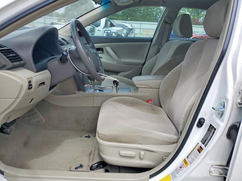 2010 TOYOTA CAMRY LE — Фото 7 из 12