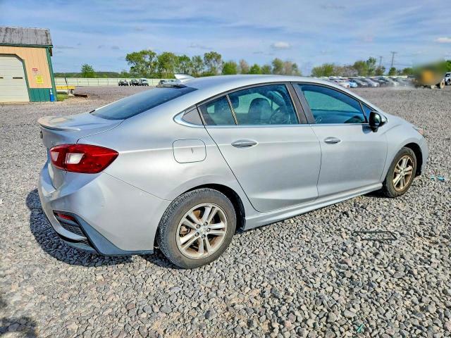 1G1BE5SMXJ7235742 2018 CHEVROLET CRUZE photo no. 3