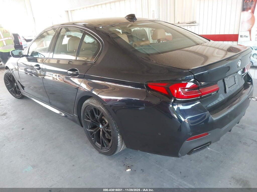 WBA13BK01NCH67995 2022 BMW M550 photo no. 3