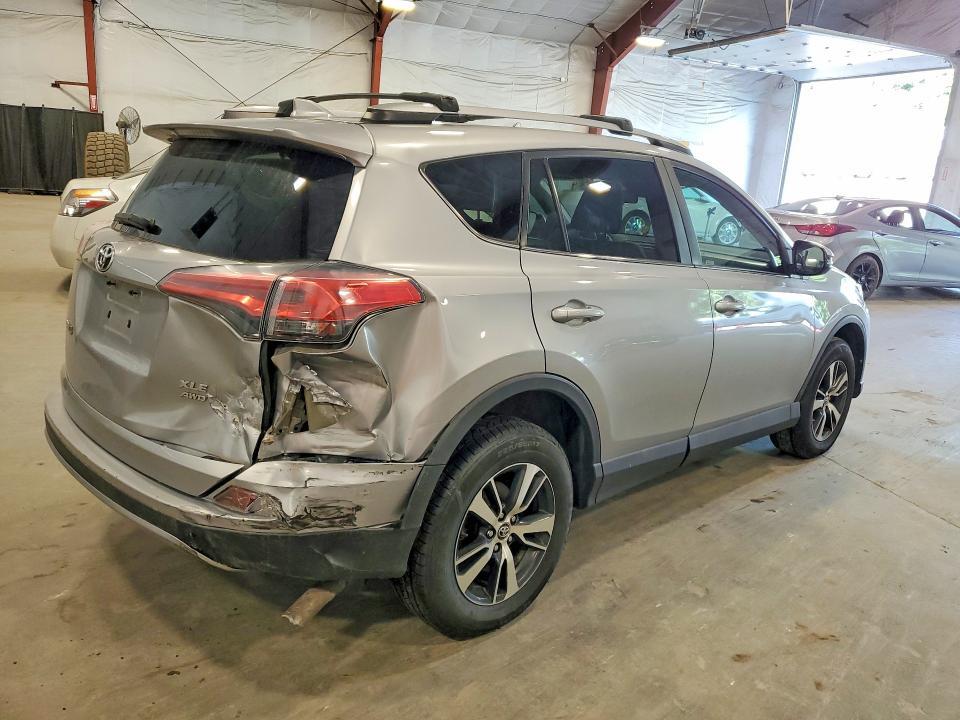 2017 TOYOTA RAV4 XLE — Фото 3 из 13