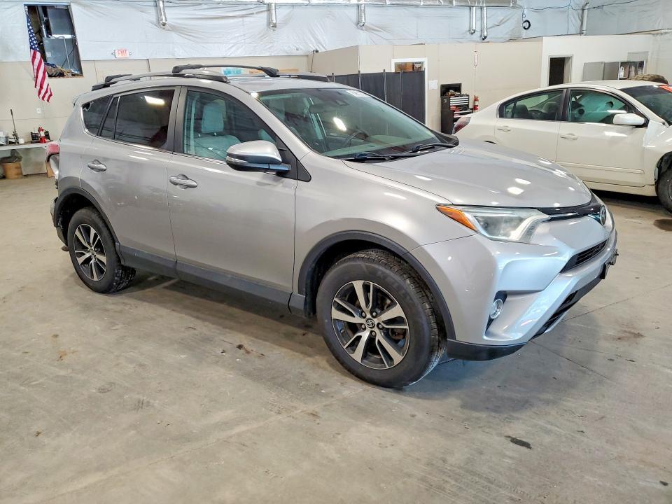 2017 TOYOTA RAV4 XLE — Фото 4 из 13