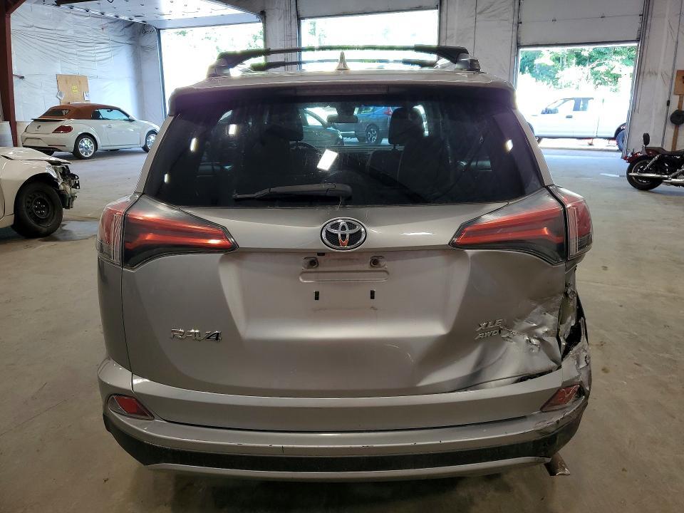 2017 TOYOTA RAV4 XLE — Фото 6 из 13