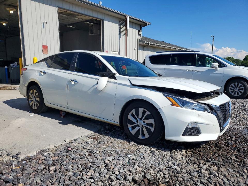 2020 NISSAN ALTIMA S — Фото 4 из 12