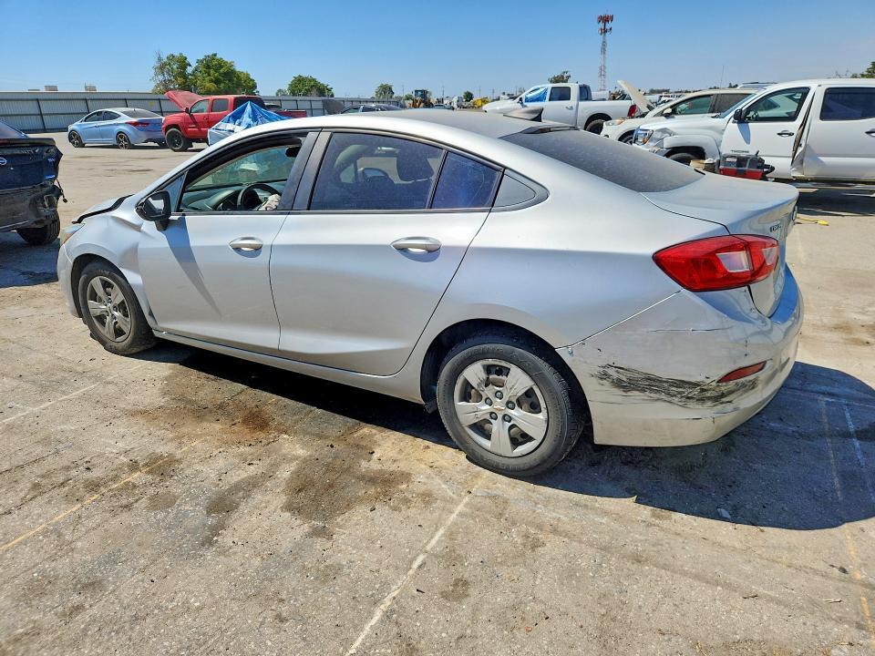 1G1BC5SM8J7160173 2018 CHEVROLET CRUZE photo no. 2