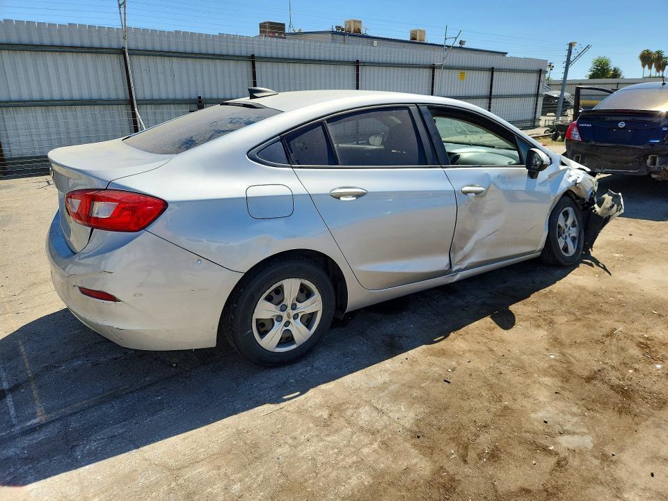 1G1BC5SM8J7160173 2018 CHEVROLET CRUZE photo no. 3