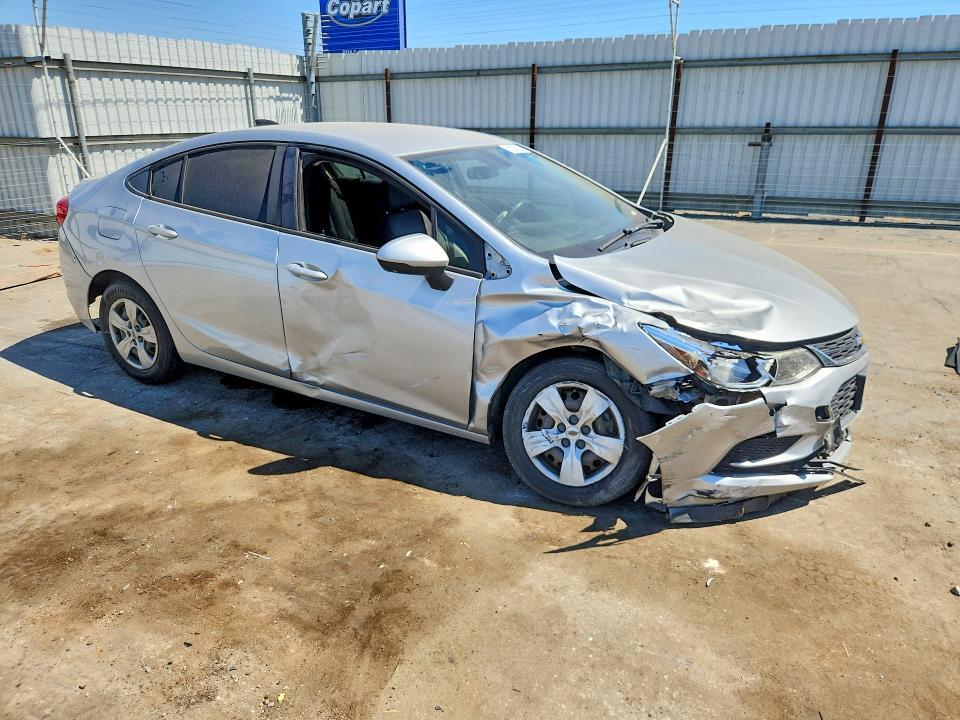 1G1BC5SM8J7160173 2018 CHEVROLET CRUZE photo no. 4